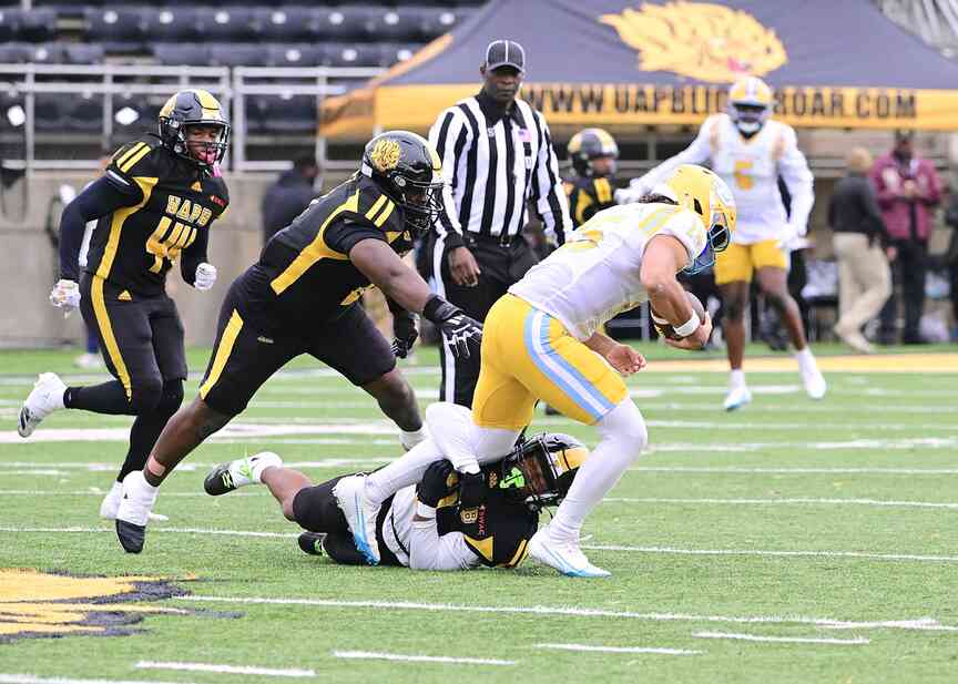 Golden Lions dominate Jaguars in blowout win