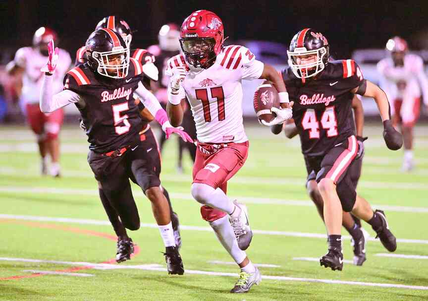 Pine Bluff linebacker swings game with interception TD; Zebras beat White Hall 32-7 to cap off season