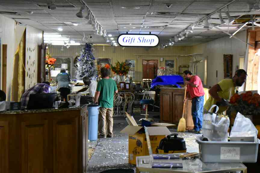 Police cruiser crashes into Sissy’s Log Cabin original location; officer fired