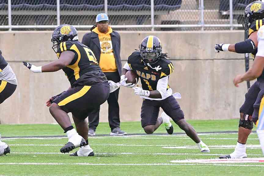 3 UAPB football players to leave