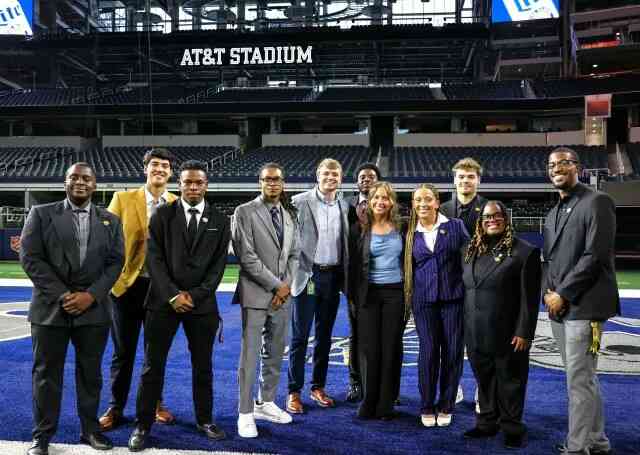 10 UAPB student-athletes attend career tour in Dallas