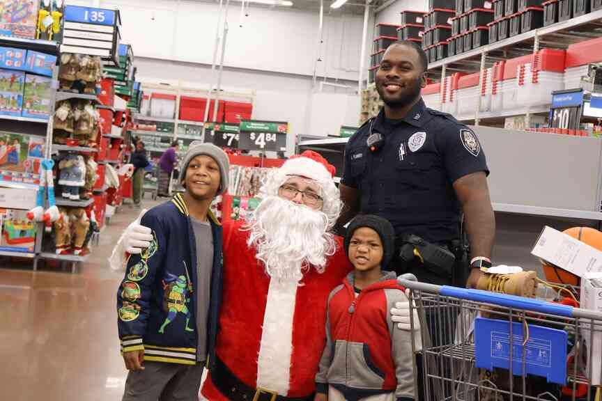 Pine Bluff Fraternal Order of Police hosts 4th Shop with a Cop event
