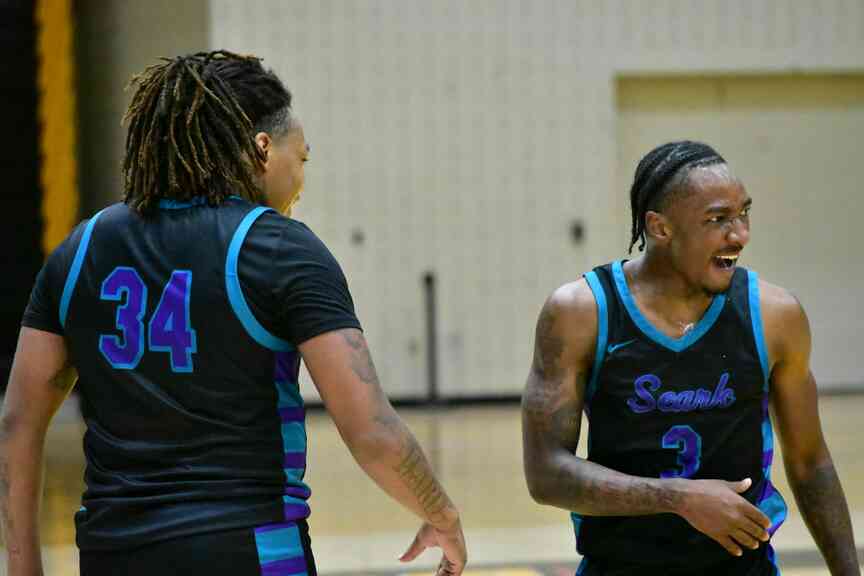 SEARK rallies in final minutes to beat Phillips